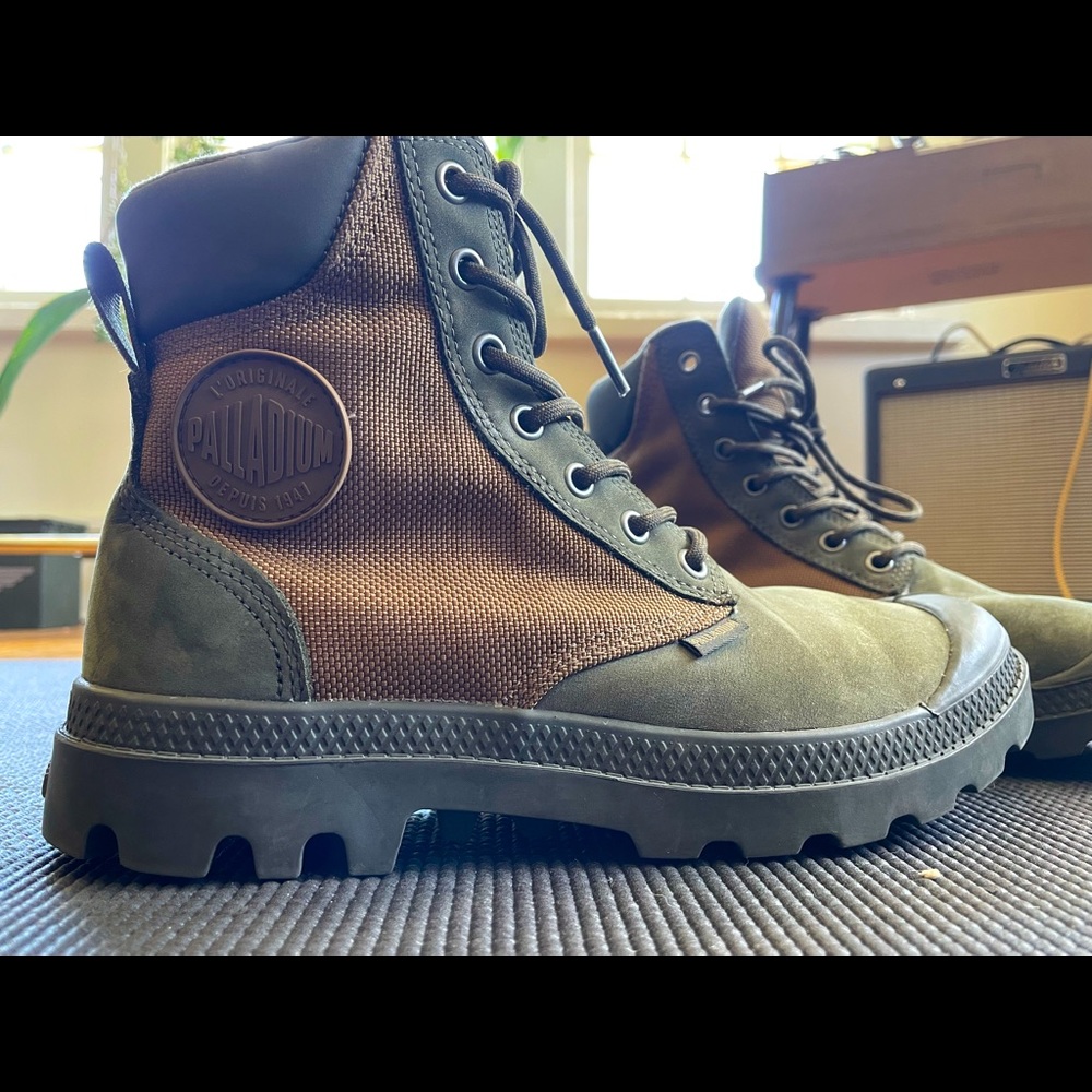 Palladium Hightop Shoes. Women’s size 7.5